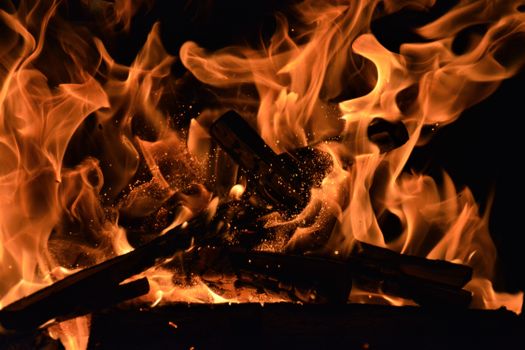 Brand Groei: woning of loods, hulpdiensten snel onder controle