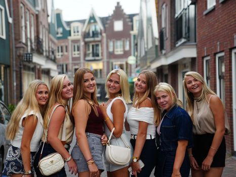 Kim Holland vermogen: zo bouwde ze vermoedelijk haar kapitaal op