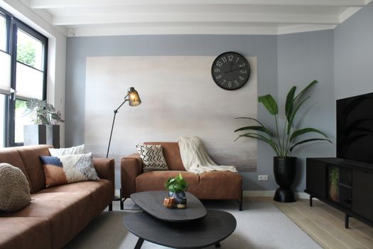 Woonkamertrends 2026: 8 ideeën die je huis direct warmer en slimmer maken