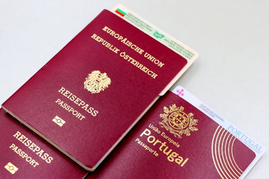 Balie in het gemeentehuis voor paspoort aanvragen Groei met pasfoto en formulieren