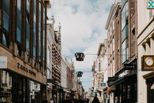 Grafiek percentage omzet groei van winkels in Amsterdam per branche in 2026, met Centrum, Oost en Zuidoost
