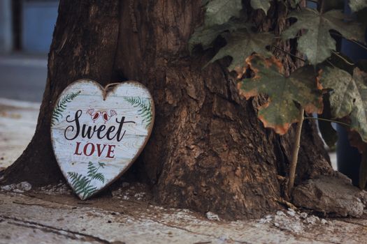 Stel dat hand in hand loopt als symbool voor liefde, groei en verbinding in een relatie