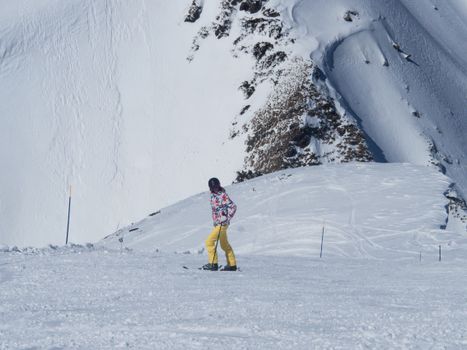 Halfpipe snowboarden vrouwen olympische winterspelen 2026 tijdens training in de besneeuwde halfpipe van Livigno